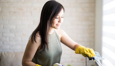 My step-by-step guide to clean your blinds, plus a convenient tool for curtains