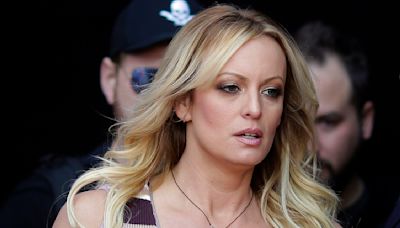 Commentary: Being a porn star doesn't make Stormy Daniels a liar. Trump's lawyer should have known that