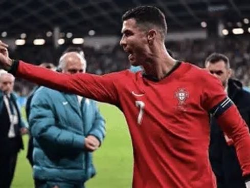 El repudiable gesto obsceno que Cristiano Ronaldo le hizo a un árbitro