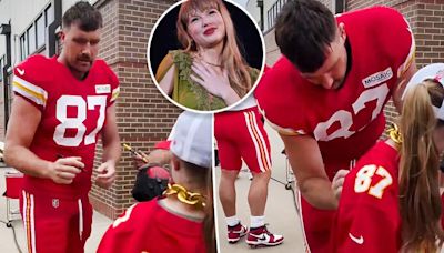 Travis Kelce adorably signs young fan’s custom Taylor Swift Chiefs jersey at training camp