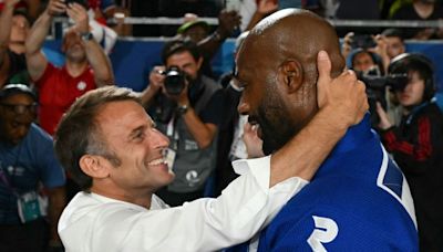 JO Paris 2024 : Devinez qui est revenu ?…. C’est Emmanuel Macron, à l’équitation et au judo