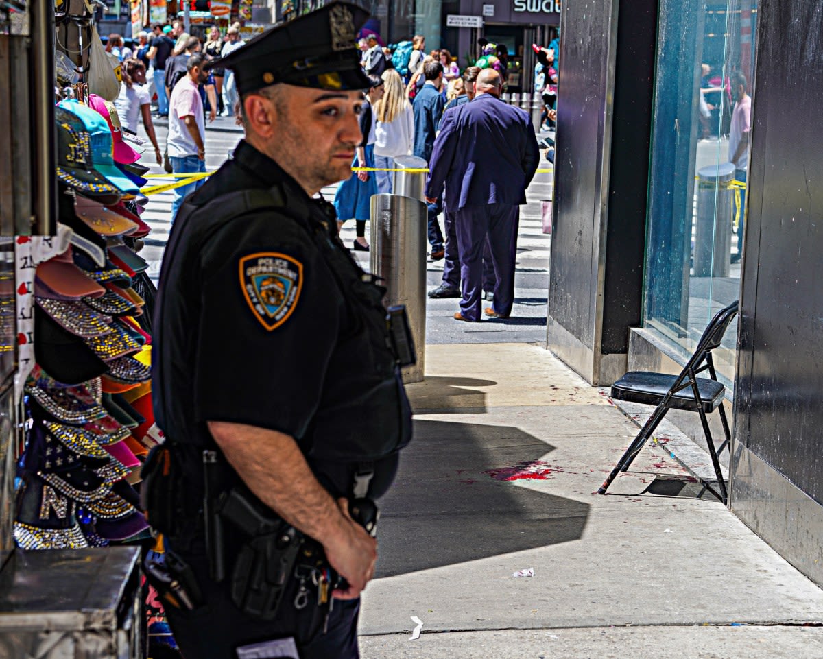 Machete attack in Times Square leaves man wounded