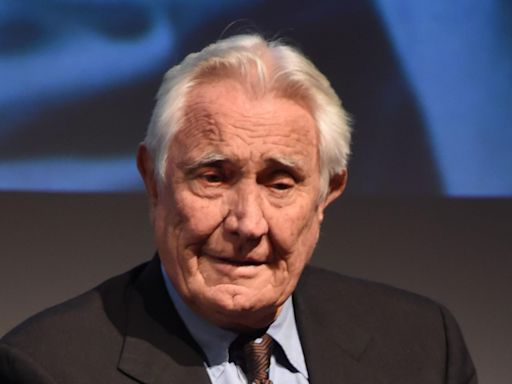 James Bond actor George Lazenby says he's retired