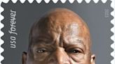 USPS honra al Rep. John Lewis con la estampilla Forever