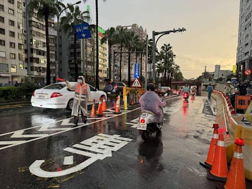 台南暴雨地下道積水一度封閉 水利局：鐵路地下化施工影響通洪