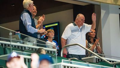 Bobby Cox gets standing ovation during rare visit to Braves game