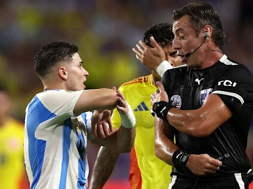 “Difícil jugar contra Argentina y contra el árbitro”: en Colombia arremeten contra Raphael Claus tras caer en la final de la Copa América - La Tercera
