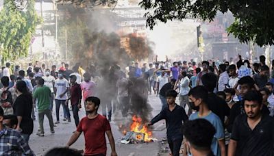 Bangladesh : Le siège de la télévision publique en feu, « beaucoup de personnes coincées à l’intérieur »