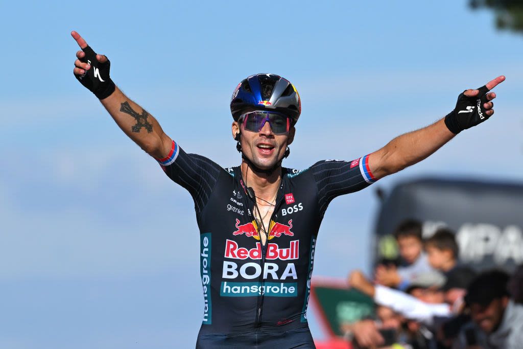 Vuelta a España: Primož Roglič seizes race lead with victory atop Alto de Moncalvillo on stage 19