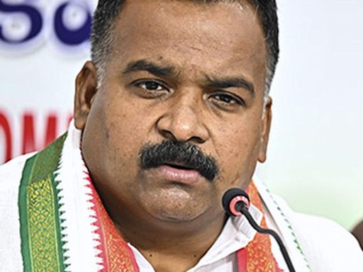 Congress MP Tagore urges Lok Sabha Speaker to lift COVID curbs on presspersons covering Parliament