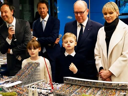 Fürst Albert II. und Familie besichtigen Mini-Version ihres Zwergstaats Monaco