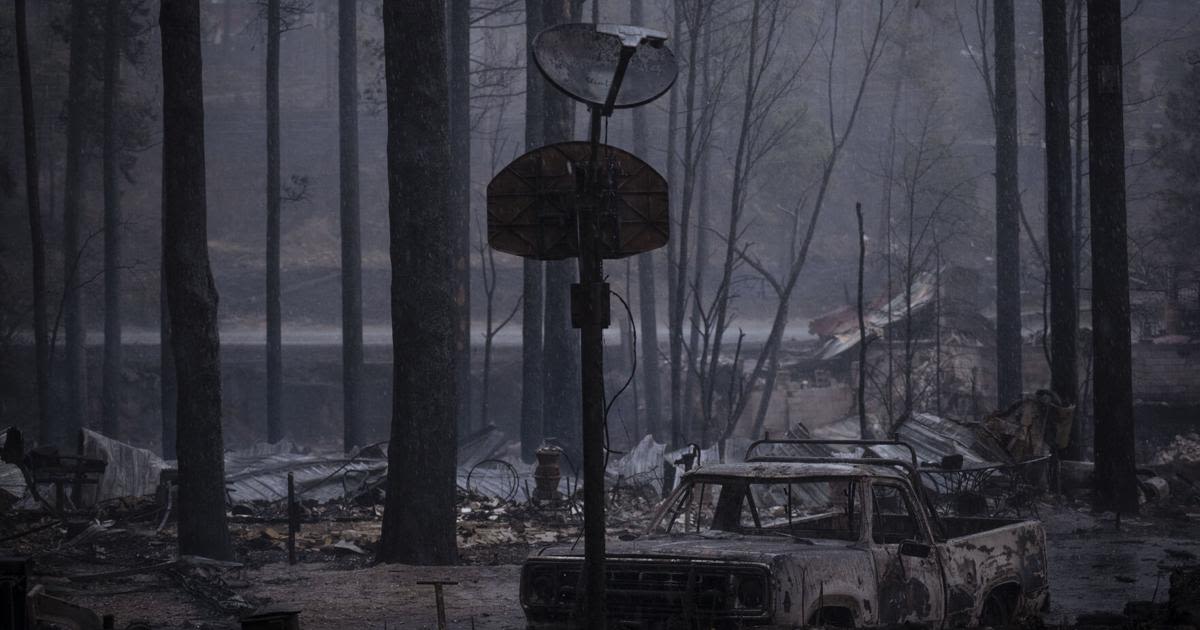 Ruidoso fire evacuees get first view of damage as FBI joins investigation into cause of blazes