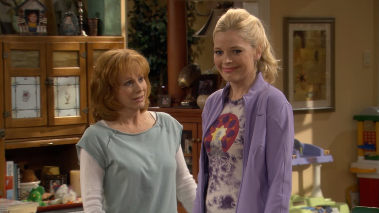 Why Fans Really Shouldn't Be Surprised Reba And Melissa Peterman Are Reuniting For Happy's Place