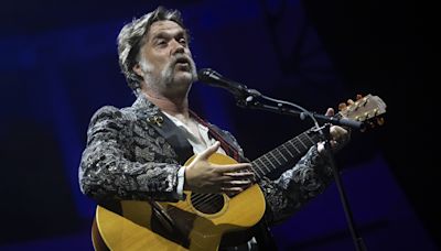 El trovador del pop y la ópera Rufus Wainwright encandila a Barcelona