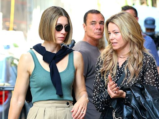 Jessica Biel films The Better Sister with Elizabeth Banks in NYC