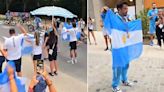 El colorido recibimiento de los deportistas argentinos al Maligno Torres en la Villa Olímpica tras ganar la medalla dorada en París 2024