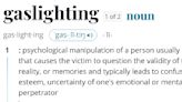 "Gaslighting" es la palabra del año de Merriam-Webster