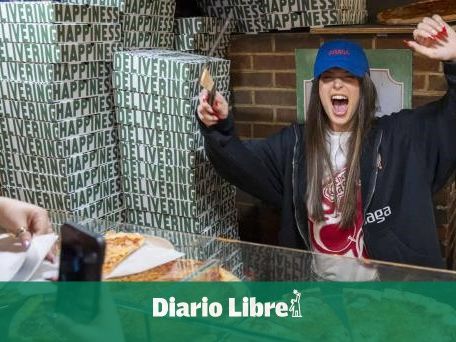 Nathy Peluso trae la 'Grasa' a Nueva York repartiendo pizza