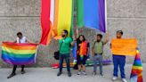Comunidad LGBTIQ+ protesta en inmediaciones del Infonavit