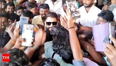Video! Chiyaan Vikram mobbed by fans in Tirunelveli as he joins 'Bison Kaalamaadan' muhurat puja | Tamil Movie News - Times of India