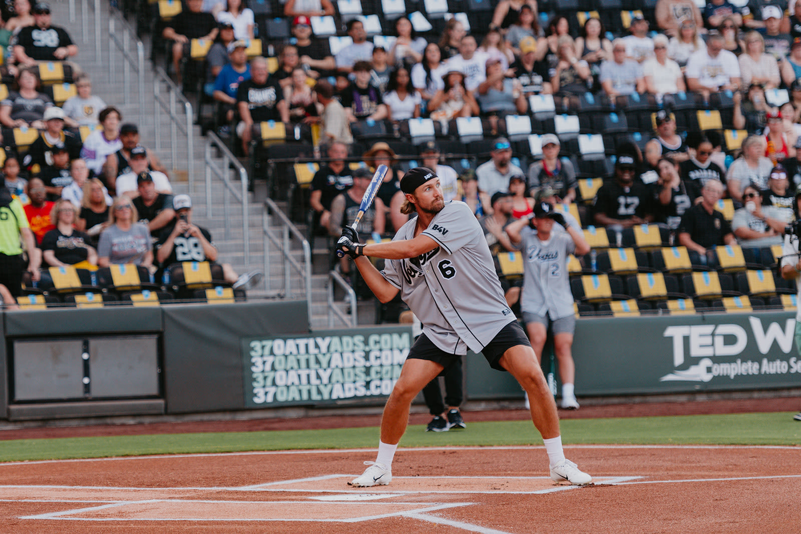 Zamir White joins 7 other Raiders players to participate in ‘Battle for Vegas’ charity softball game