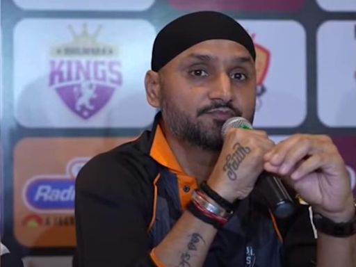 "Eating Taxpayers Money": Insulted By Trolls, Harbhajan Singh Fires Back | Cricket News