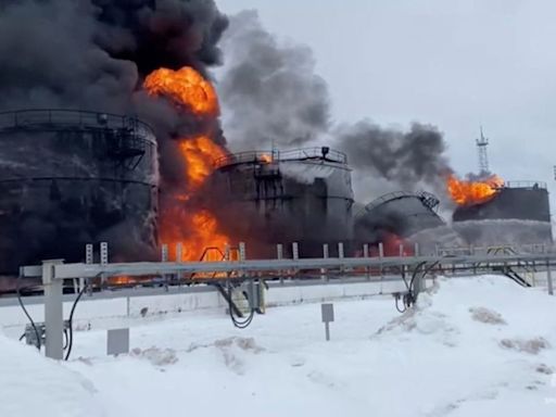 Die ukrainischen Angriffe auf russische Ölraffinerien könnten die Regierung Biden eines Besseren belehren, sagen Experten