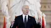 Biden conmemora el Día del Holocausto con medidas para contrarrestar el antisemitismo