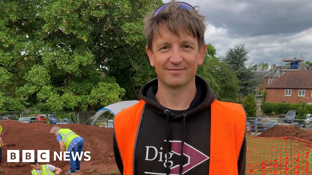 Expert hopes to find Civil War evidence in Hartlebury Castle dig