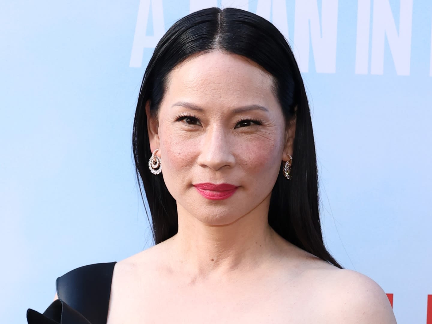 Lucy Liu Redefined the LBD Trend With This Super-Rare, Chic Red Carpet Appearance