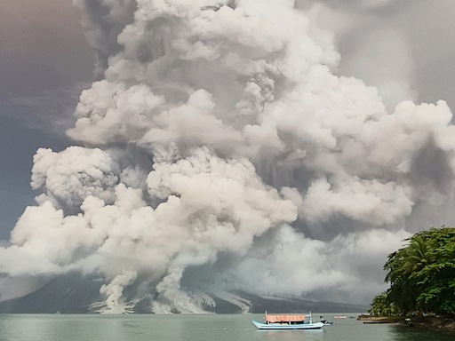 Video shows lightning shooting from toxic ash cloud during powerful volcanic eruption in Indonesia