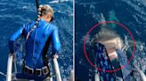 El aterrador momento en el que una mujer casi se sumerge en la boca de un tiburón de cinco metros