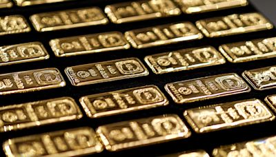 Gold bars are selling like hot cakes in Korea's convenience stores and vending machines