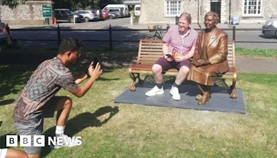 Wallingford: Visitors flock to see new Agatha Christie statue