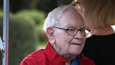 Warren Buffett once explained what he'd do to turn $10,000 into a huge fortune if he were a new investor — here are 3 of his simple strategies