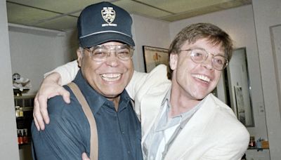 Mark Hamill (Luke Skywalker) lamenta la muerte de James Earl Jones, la voz de Darth Vader: “Descansa en paz, papá”