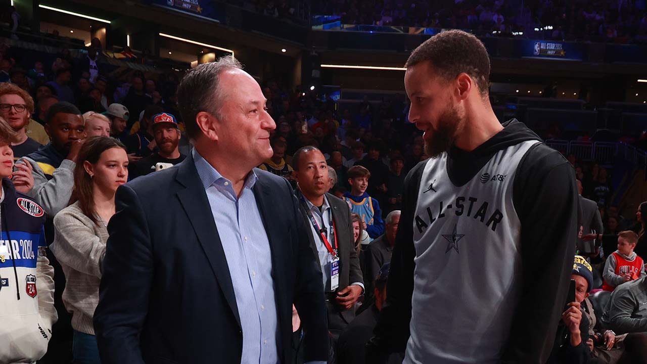 VP Harris' husband Doug Emhoff has awkward interaction with Steph Curry after Team USA's thrilling comeback