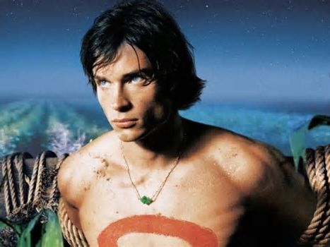 Tom Welling, el Superman de 'Smallville', recupera sus increíbles bíceps a los 47 años