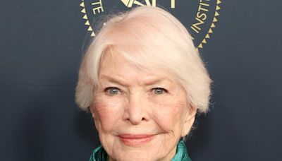 Ellen Burstyn ‘stunned’ to receive award celebrating Hollywood’s most successful women