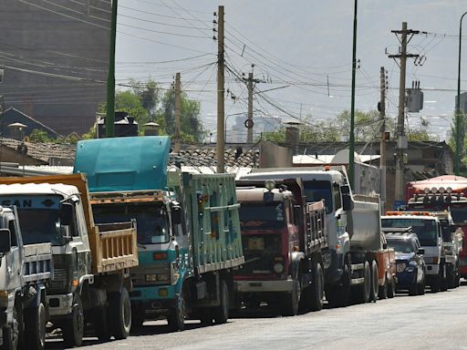 Bolivians strike and block roads over fuel shortages