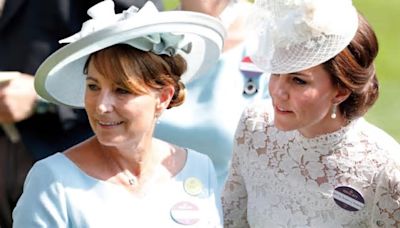 Carole Middleton "versucht verzweifelt", Kate nicht mit Schuldenberg zu belasten