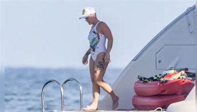 Pink genießt die Sonne während ihres Familienurlaubs in Cabo, bevor sie wieder auf Tournee geht. (hub/spot)