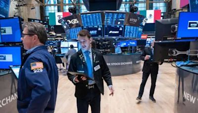 US stock market: Tech shares rebound, push Wall Street ahead amid political uncertainty