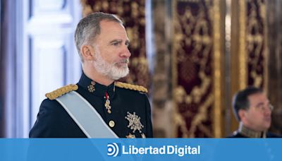 El Gobierno trata ahora de tapar los numerosos desplantes al Rey pidiendo a Albares que le acompañe a Panamá