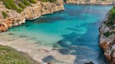 La playa paradisiaca de España que es una de las mejores del mundo: de agua turquesa, arena blanca y rodeada de naturaleza