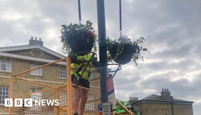 Hanging baskets return to Chatteris after health and safety row