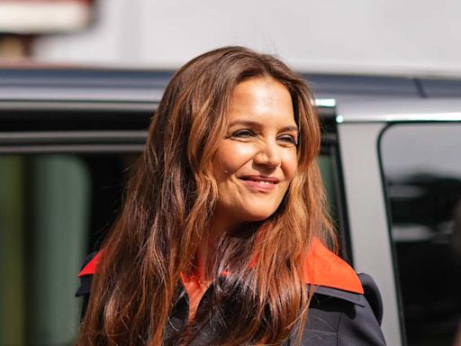 Katie Holmes Deemed a 'Beauty' in Rare Bare-Faced Selfies