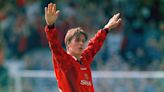 David Beckham career stats, video of all of his free kick goals in the Premier League for Manchester United