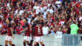 Ayrton Lucas sente incômodo na coxa e será reavaliado pelo Flamengo - Lance!