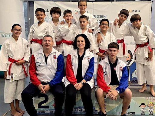 El Club Karate Alzira cosecha una docena de medallas en liga Kaizen